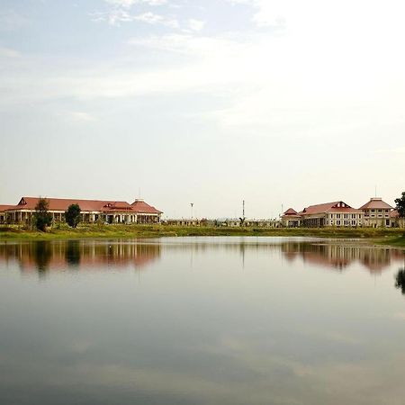 Horizon Lake View Resort Naypyidaw Bagian luar foto