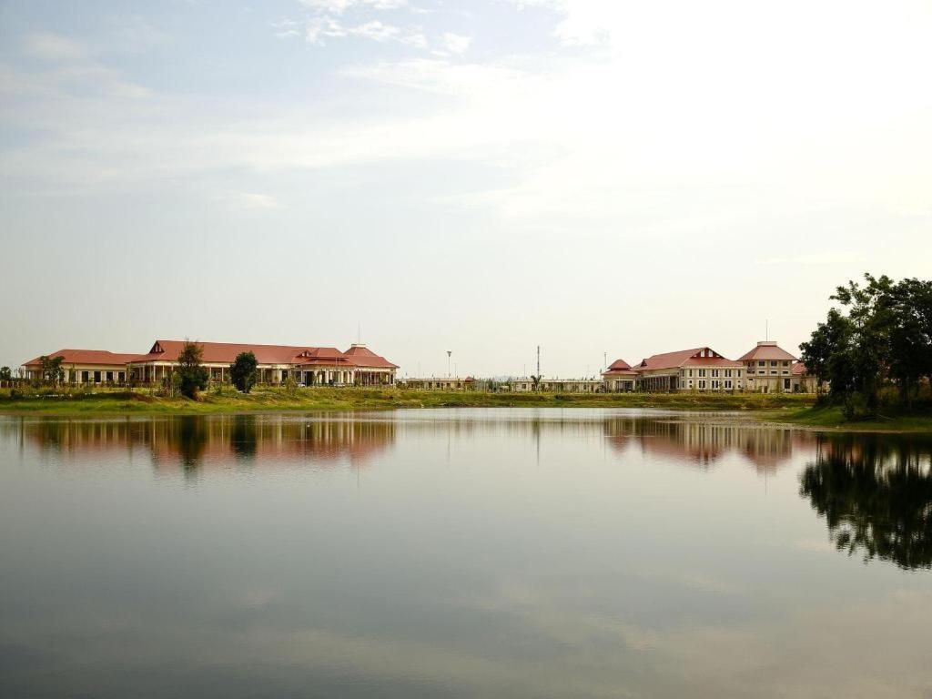 Horizon Lake View Resort Naypyidaw Bagian luar foto
